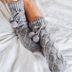 Muk Luks Cable Knit Slipper Socks Gray L/XL – Warm & Cozy